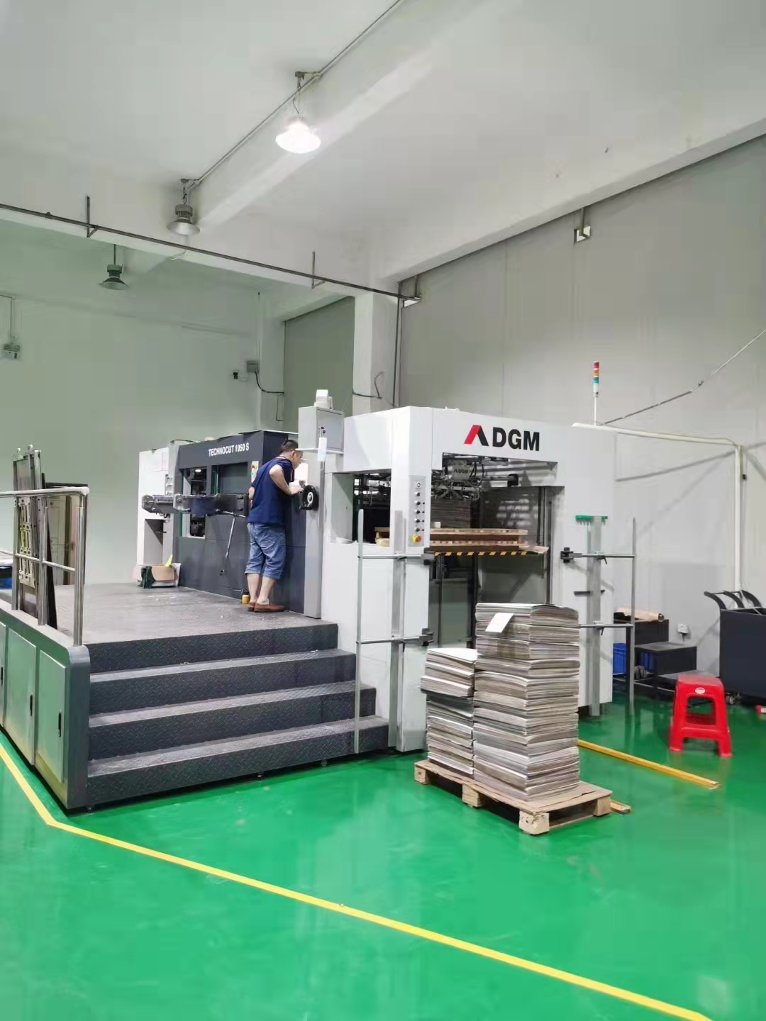 做(zuò)一本惠州(zhōu)畫冊印刷(shua)如何與設(shè)計公司相(xiàng)同呢？